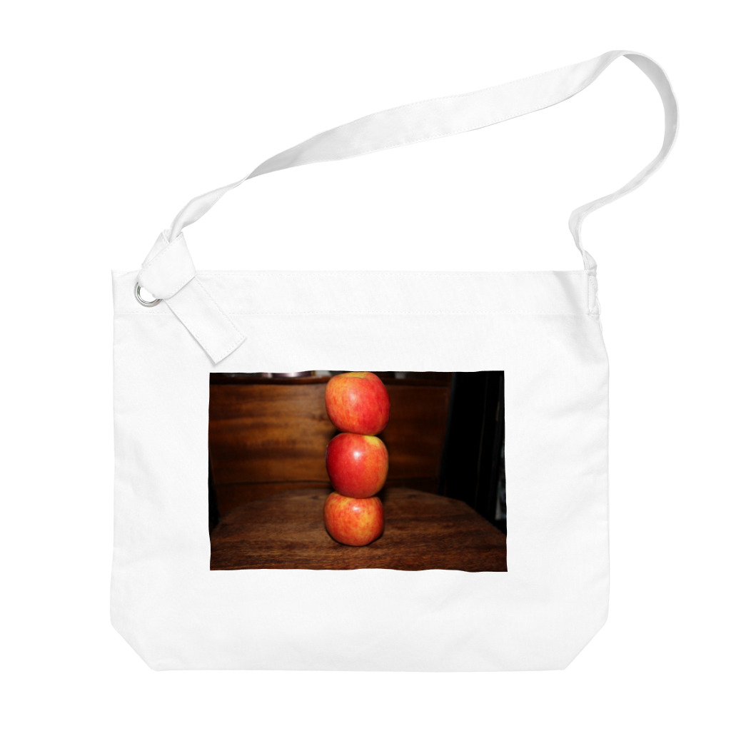 STELLAREOのリンゴ３酸さん Big Shoulder Bag