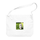 すずらんの笑ってる可愛い白い猫 Big Shoulder Bag