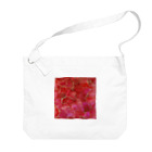 Lumi LumiのStrawberry Rose Big Shoulder Bag