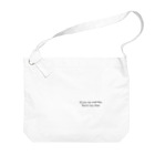 気まぐれ屋のIf you can read this you’re too close Big Shoulder Bag