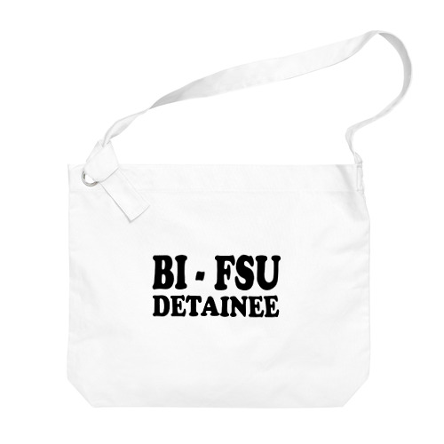 BI-FSU DETAINEE 胸面配置ロゴ ビッグショルダーバッグ