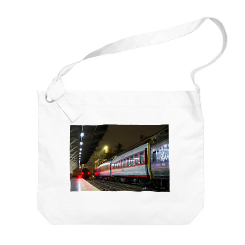 ブルートレインが旅情を誘う、タイ国鉄ファランポーン駅の夜 Big Shoulder Bag