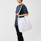 🏠やしおこうの秘密基地のWi-Fi青海波　ロゴ入り Big Shoulder Bag :model wear (woman)