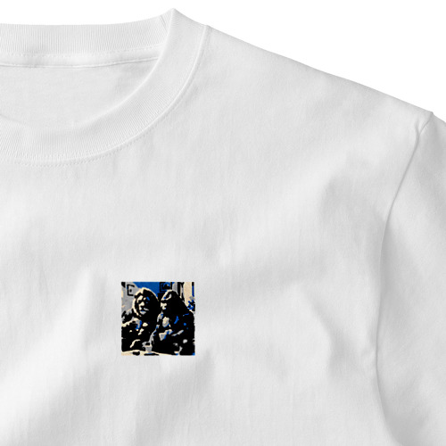 休日のゴリラとライオン Embroidered T-Shirt