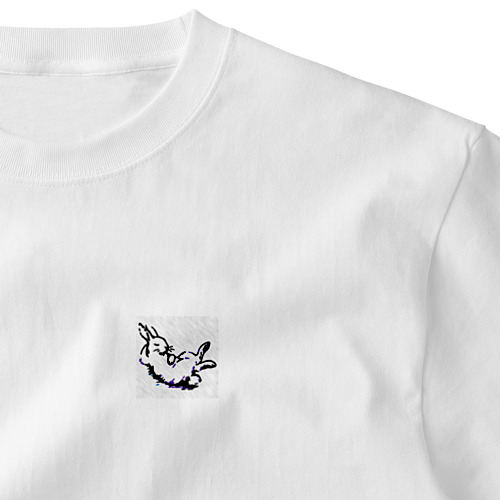 ふんわりとした雰囲気が魅力のウサギを描いたフリーハンドアート Embroidered T-Shirt
