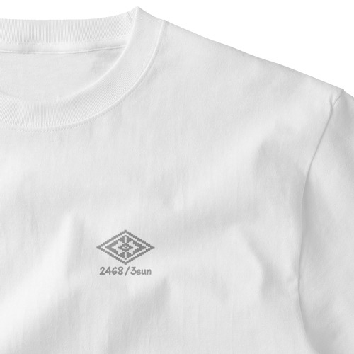2468/3sun　ワンポイント菱刺しTシャツ　シルバー Embroidered T-Shirt