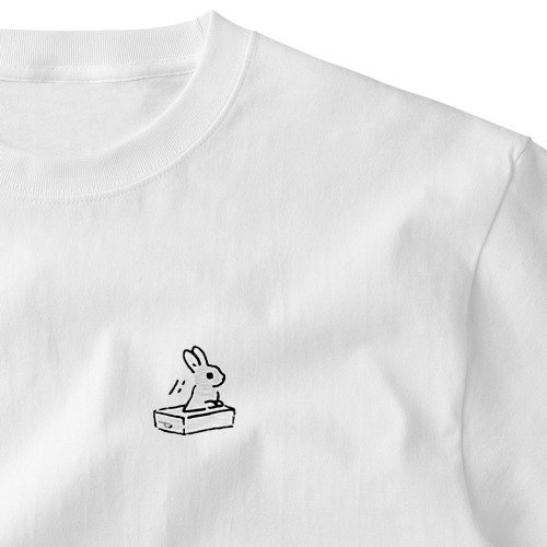 ティッシュから白うさぎ Embroidered T-Shirt