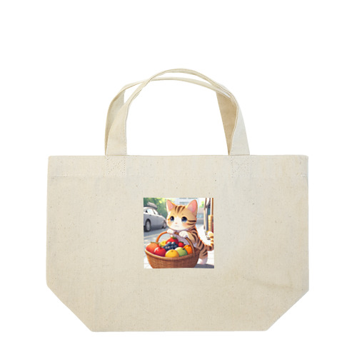 フルーツを運んでいる猫 Lunch Tote Bag