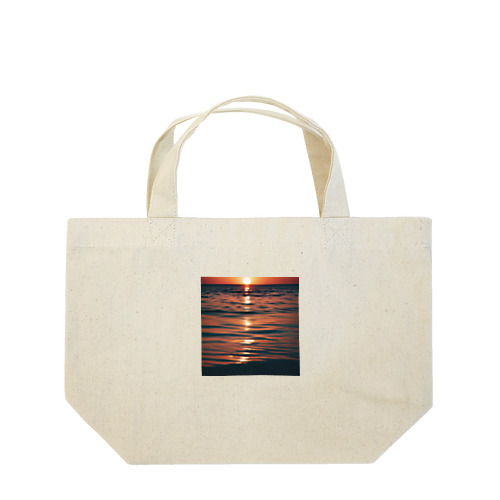 湖面に映る夕焼けの空 Lunch Tote Bag