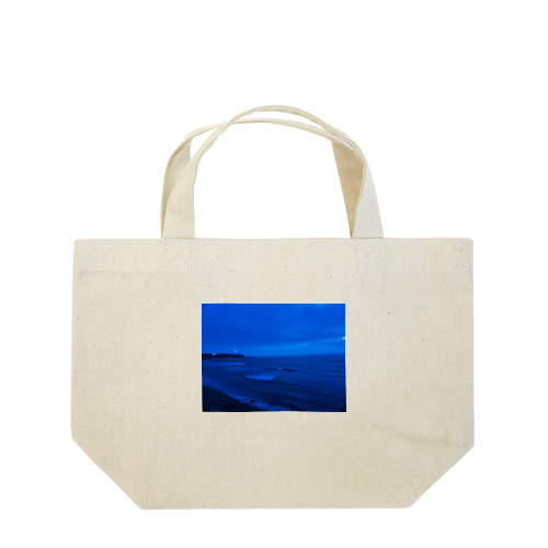 夜明け前の海と灯台 Lunch Tote Bag