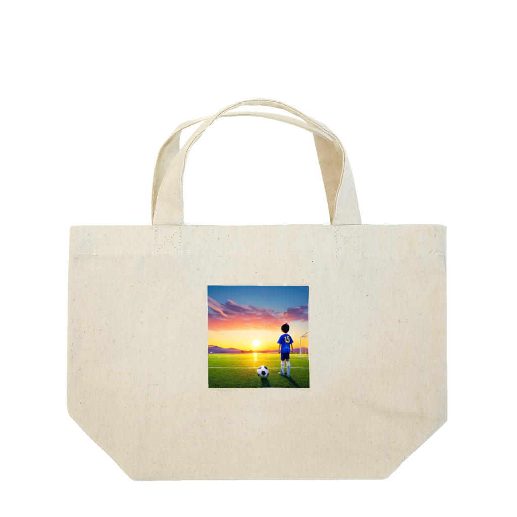 musashiyaの夕日とサッカー少年 Lunch Tote Bag