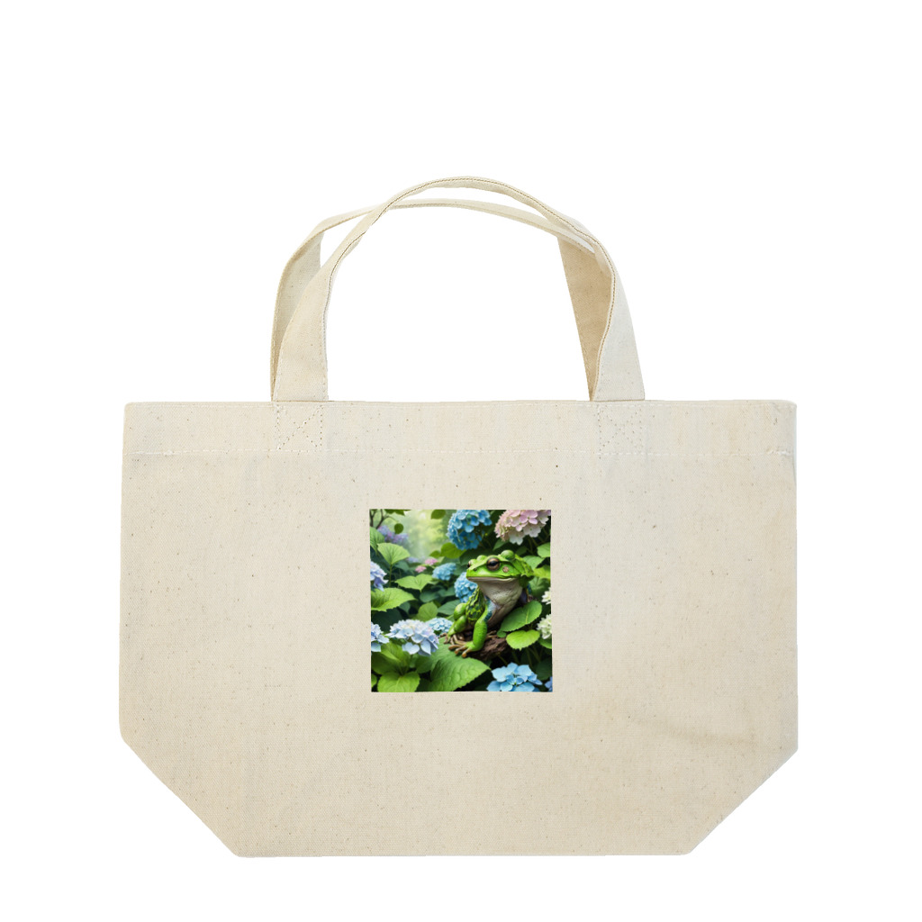 Sunbathingのアジサイの茂みから聞こえてくるカエルの鳴き声 Lunch Tote Bag