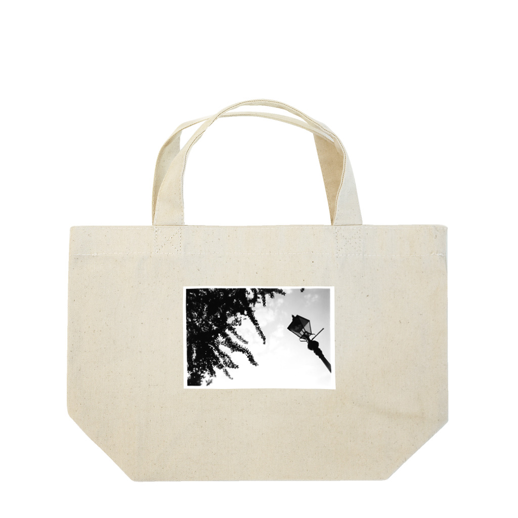 アリエルの空想鉱物店 "Arier's Imaginary Mineral Shop"の横浜の風景〈ガス灯と銀杏〉 Lunch Tote Bag