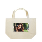 moesoraの音楽を聴く女性 Lunch Tote Bag