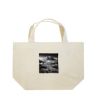 yohiti193の（モノクロ写真風）山間の戦場のジオラマ② Lunch Tote Bag