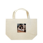 LuckyRiverShineの袋に入っている猫 Lunch Tote Bag