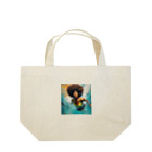 qloの海の世界を楽しむ女性 Lunch Tote Bag