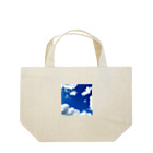 しし座の方角の青い空。 Lunch Tote Bag