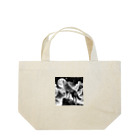 ziru_ziruの山頂で遠吠えする狼 Lunch Tote Bag