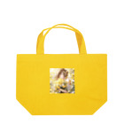 きゃんべるの妖精さんは言って、黄色い花を差し出した。「これはね、幸せの花っていうんだ。見てごらん、きれいでしょ？」 Lunch Tote Bag
