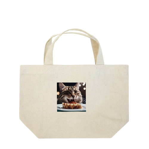 ごはんを食べている猫 ランチトートバッグ
