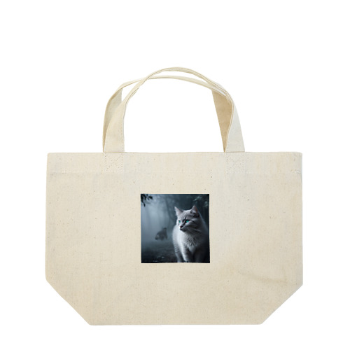 「境界を見つめる猫の眼差し」 Lunch Tote Bag
