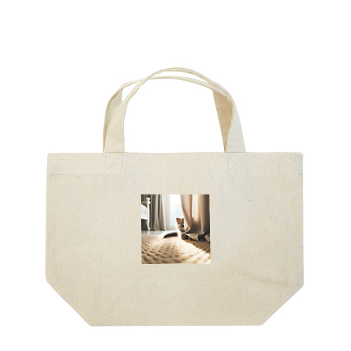 こっそりと覗き込む猫 Lunch Tote Bag