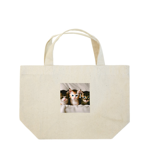3匹の子猫の魔法で毎日が特別な日に Lunch Tote Bag