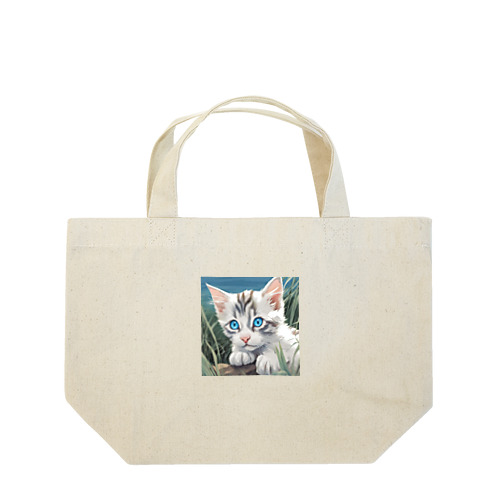 草むらの虎縞白猫 Lunch Tote Bag