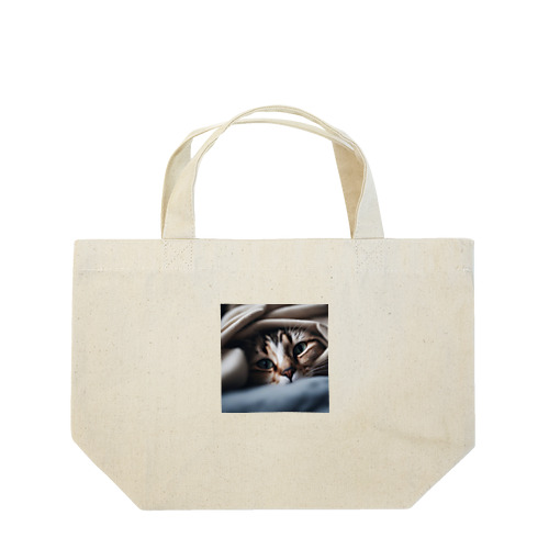 毛布の下に隠れている猫 Lunch Tote Bag