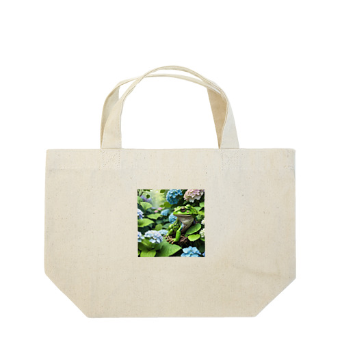 アジサイの茂みから聞こえてくるカエルの鳴き声 Lunch Tote Bag