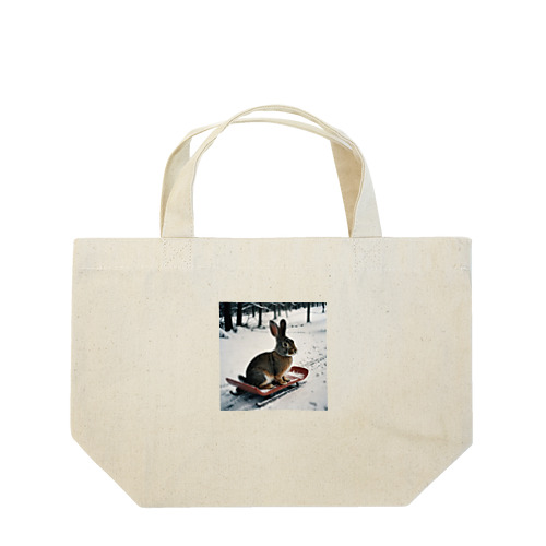 そりで滑っているウサギ Lunch Tote Bag