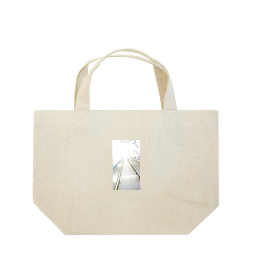 未知の場所へ Lunch Tote Bag