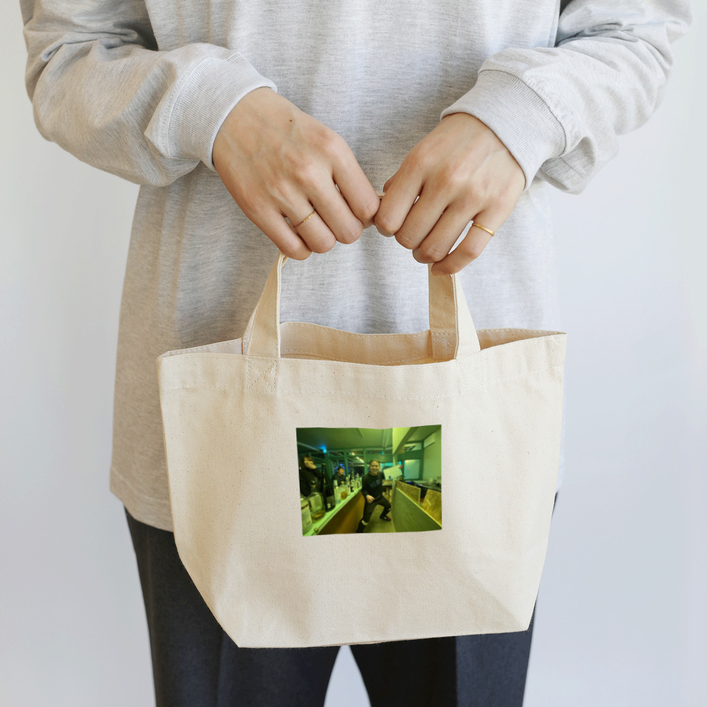 アウトロマンスの森の俺店主 Lunch Tote Bag