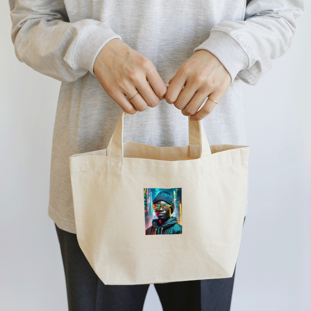 Colorful Canvasのネオンをバックにしているクールな青年 Lunch Tote Bag