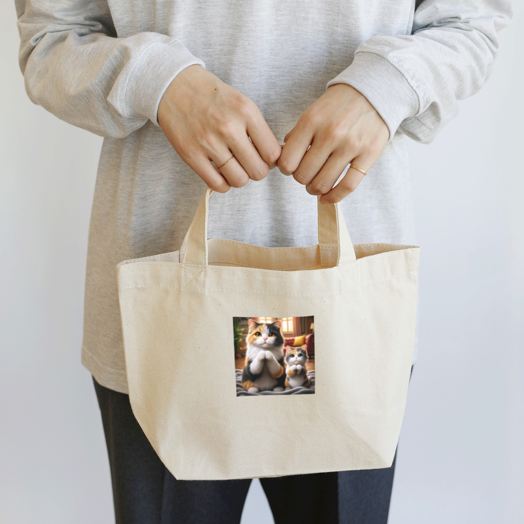 亀蘭タマムシの三毛猫親子のお願い Lunch Tote Bag