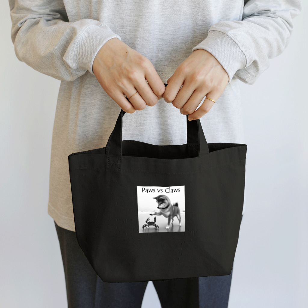 MatrixSphereのPaws vs Claws モノクローム Lunch Tote Bag