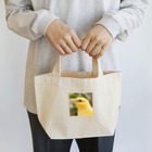 Happy Bird の黄色い鳥の横顔 Lunch Tote Bag