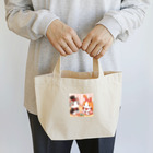 us shopのネコとウサギの戯れ Lunch Tote Bag