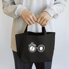 珈琲好きのメガネ女子のm&c  (ロゴホワイト) ランチトートバッグ