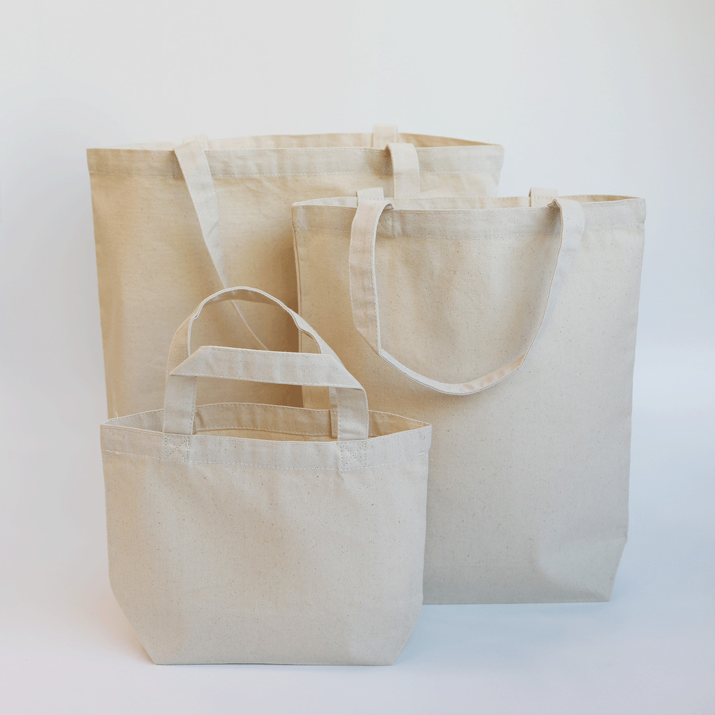 akane_art（茜音工房）のモノクロフラワー（野いちご） Lunch Tote Bag