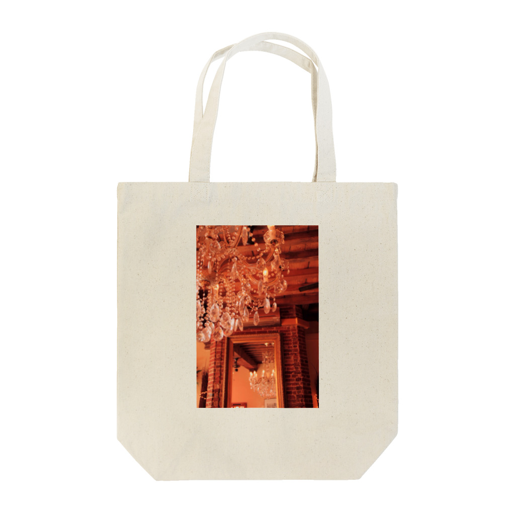 pilkkuのChandelier Tote Bag