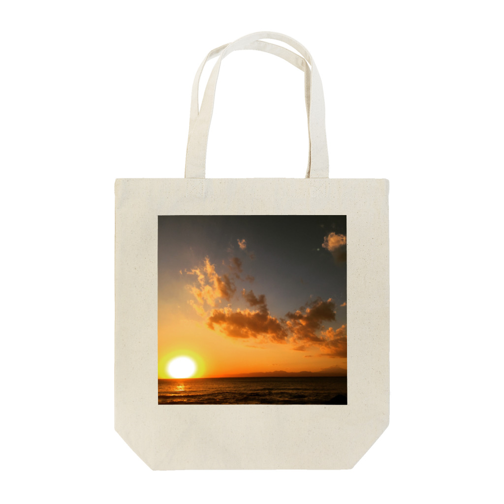 niimi a.k.a. osamuのUnder the Sun Tote Bag