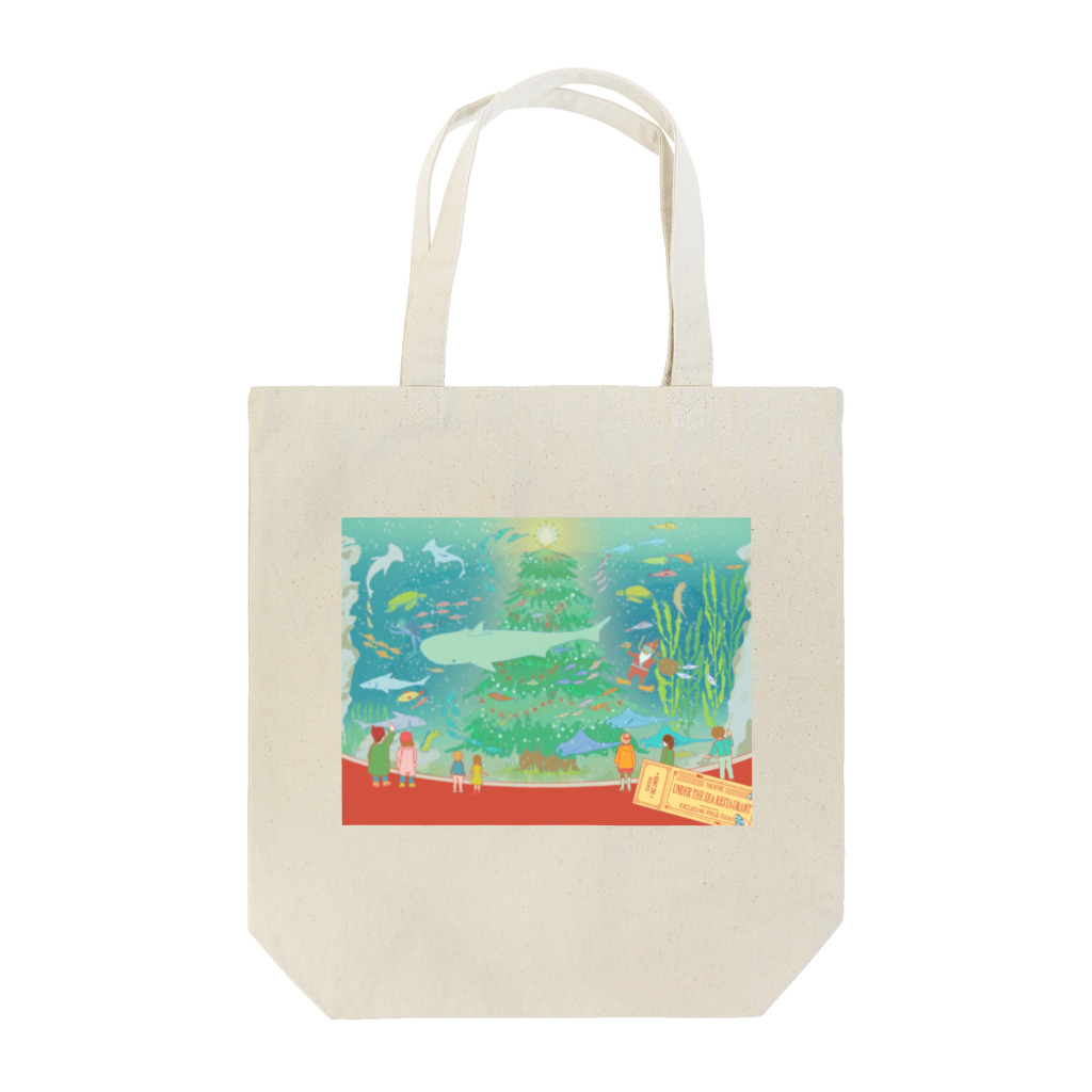 Mirai GotoのChristmas Tree Under the Water Tote Bag
