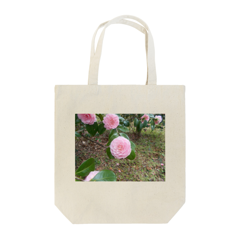 fun timeのPale pink camelia blooming　カメリア Tote Bag