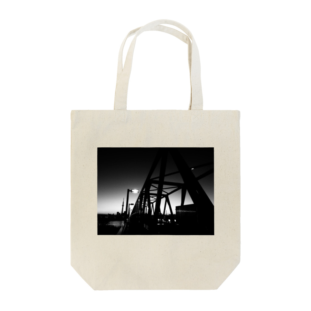 kei_fotoのモノクロ鉄橋 Tote Bag