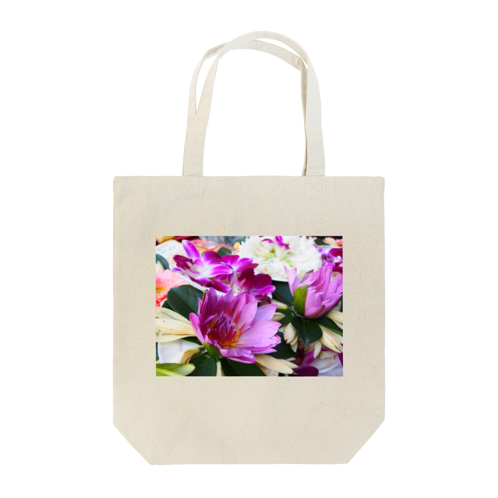 Love Treeの祈りへ捧げる花 Tote Bag