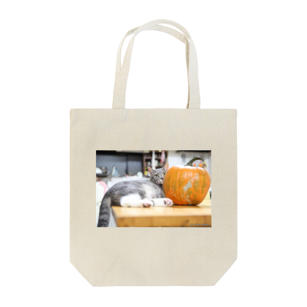 Aiko Nakanoのハロウィンかぼちゃと猫 トートバッグ