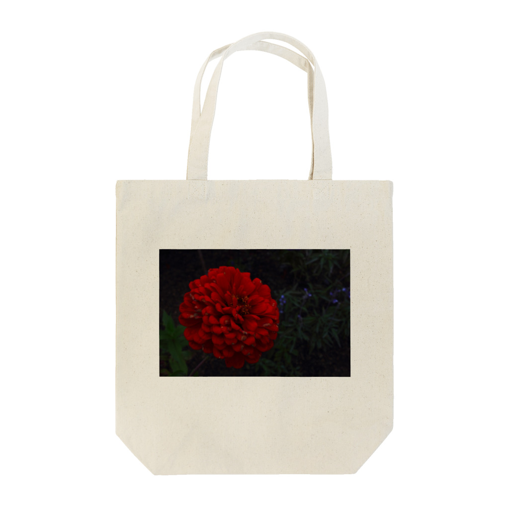 RyoY_ArtWorks_Galleryの耽美的に咲き誇る一輪の赤い花 トートバッグ
