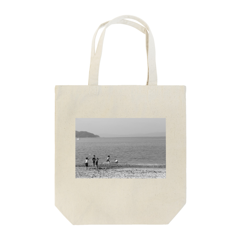 Tadakuni TaniのVast Sea Tote Bag